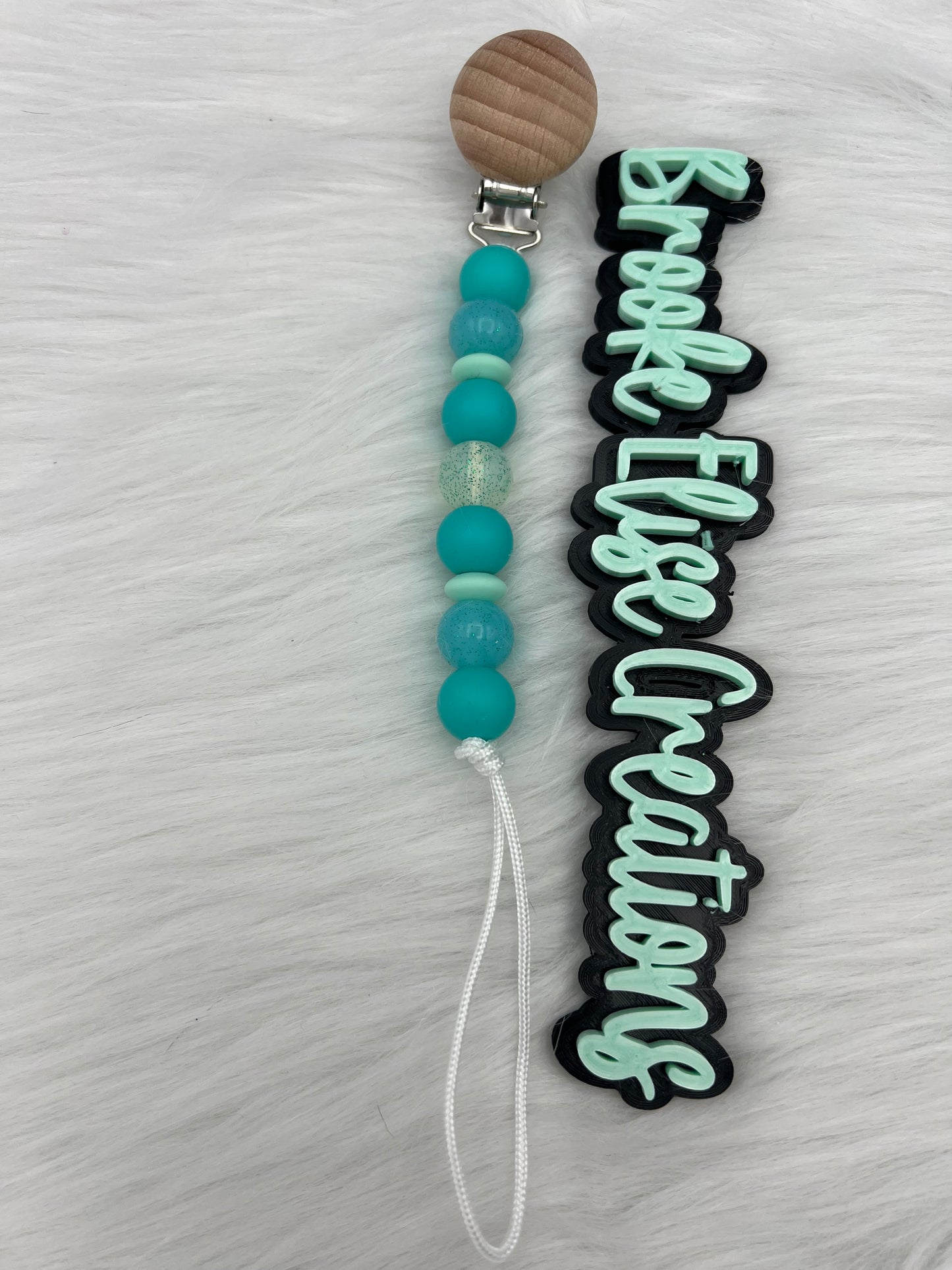 Mint solid paci clip