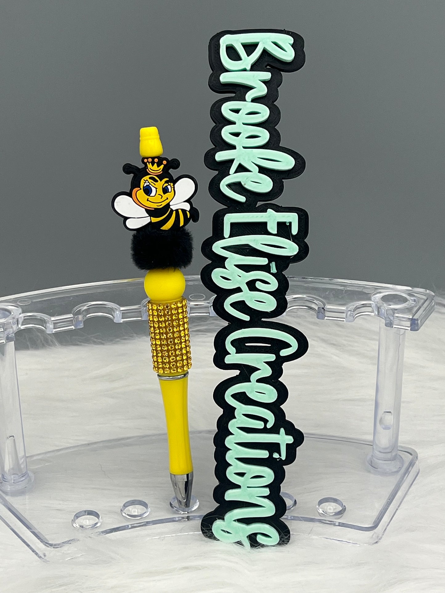 Queen bee pen